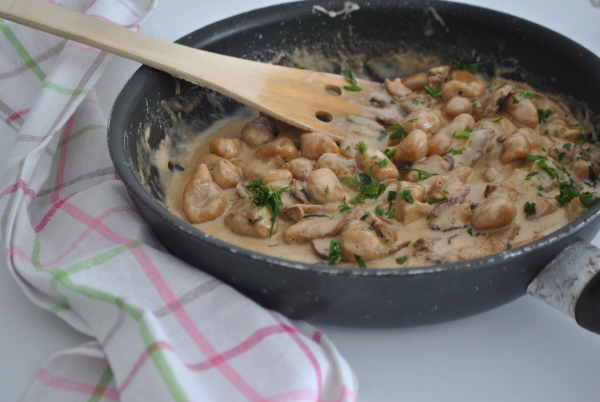 édesburgonya gnocchi vargányával