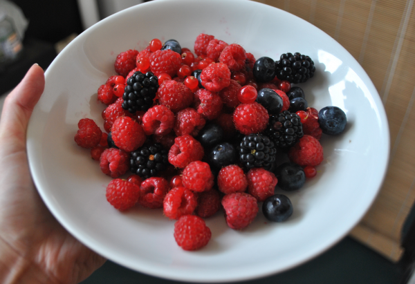 vegyes bogyós krémleves túrógombóccal