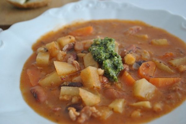 francia bableves kecskesajt pesztóval